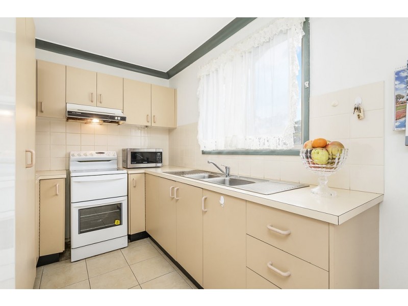 2/18 Tungoo Pl, St Helens Park NSW 2560