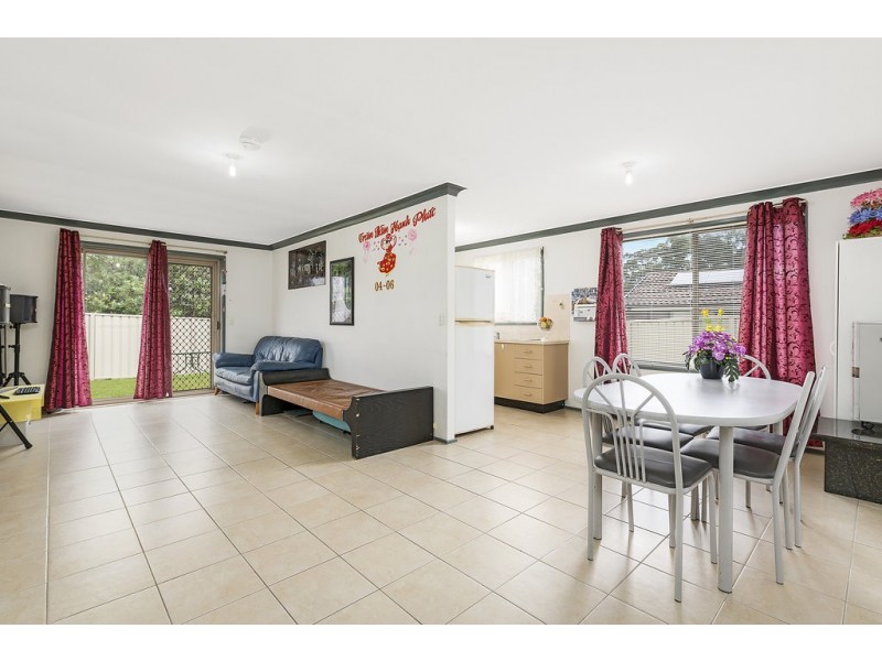 2/18 Tungoo Pl, St Helens Park NSW 2560