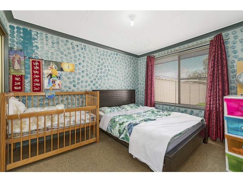 2/18 Tungoo Pl, St Helens Park NSW 2560