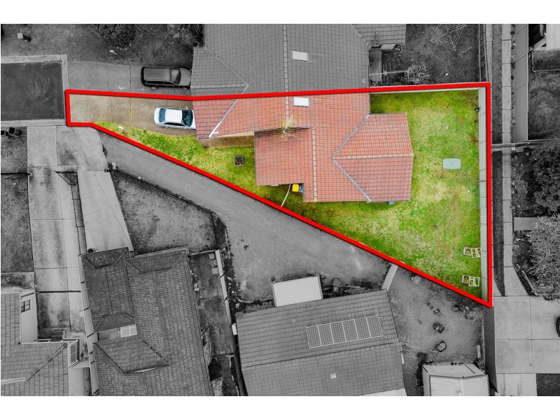 2/18 Tungoo Pl, St Helens Park NSW 2560
