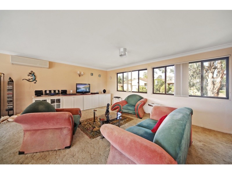 15 Elgata Crescent, Bradbury NSW 2560
