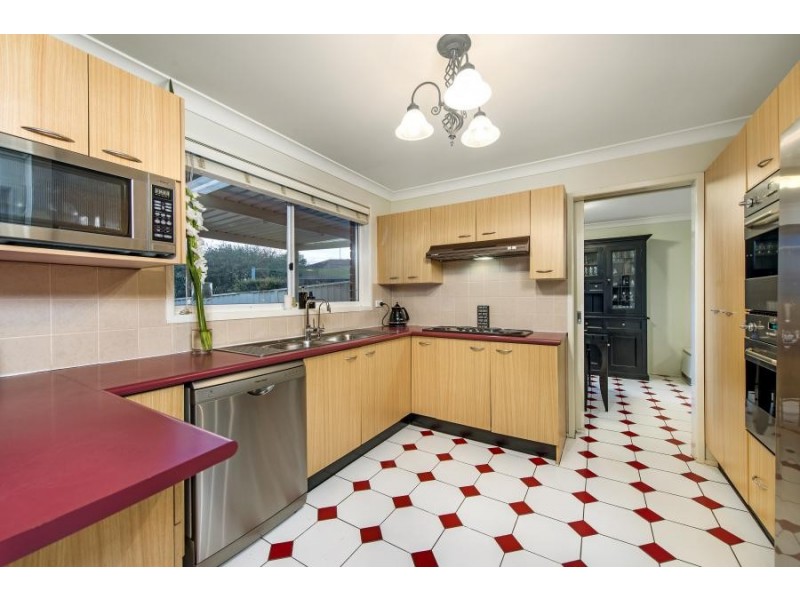 33 Parma Crescent, St Helens Park NSW 2560