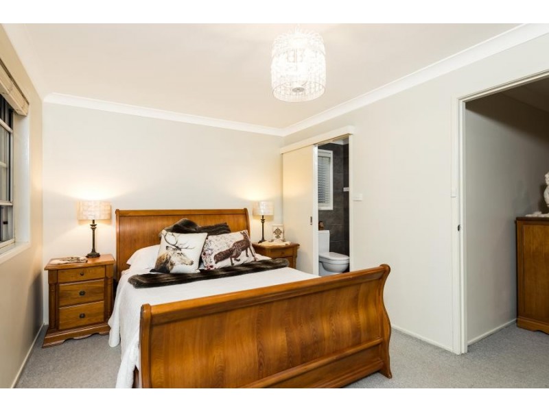 33 Parma Crescent, St Helens Park NSW 2560