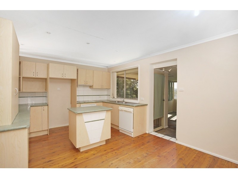 12 Selkirk St, St Andrews NSW 2566
