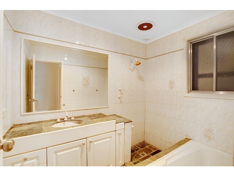 12 Selkirk St, St Andrews NSW 2566