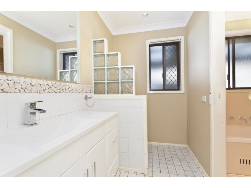 44 Queenscliff Drive, Woodbine NSW 2560