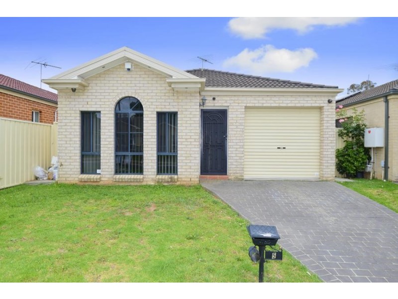 5 Windeyer Place, St Helens Park NSW 2560
