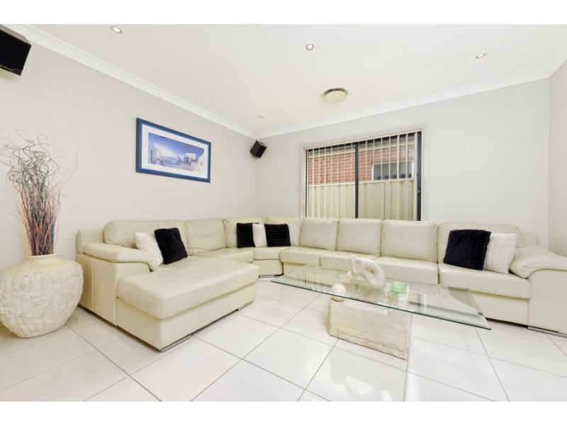 5 Windeyer Place, St Helens Park NSW 2560