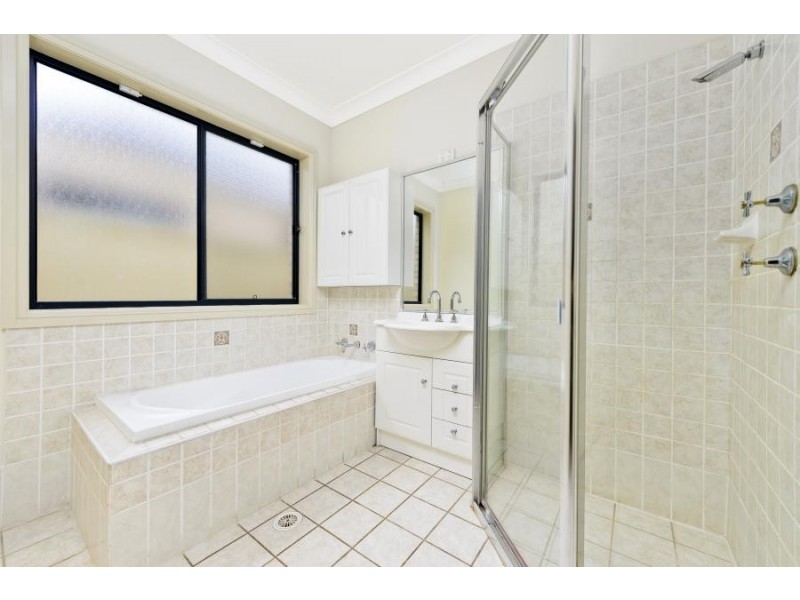 5 Windeyer Place, St Helens Park NSW 2560