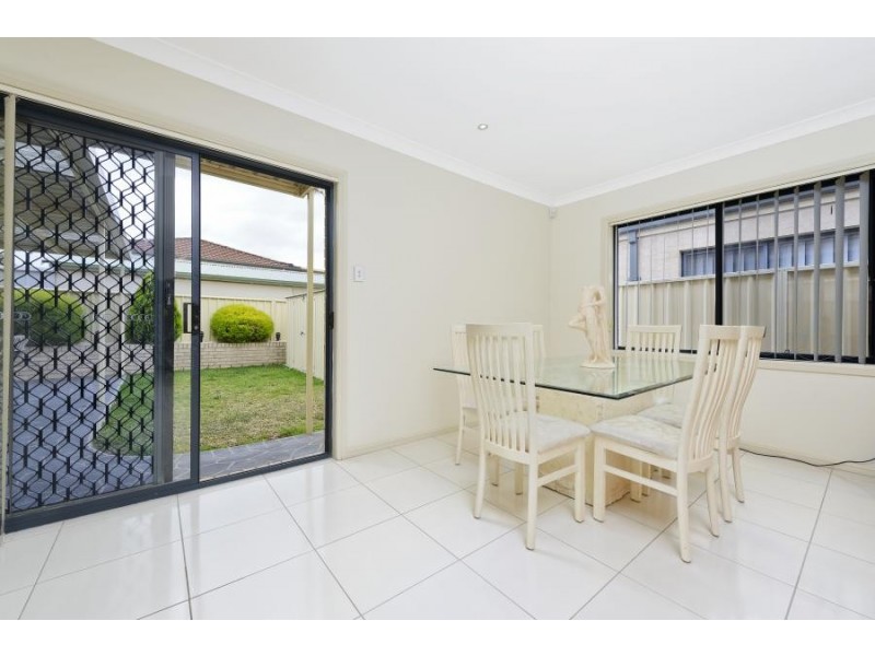 5 Windeyer Place, St Helens Park NSW 2560