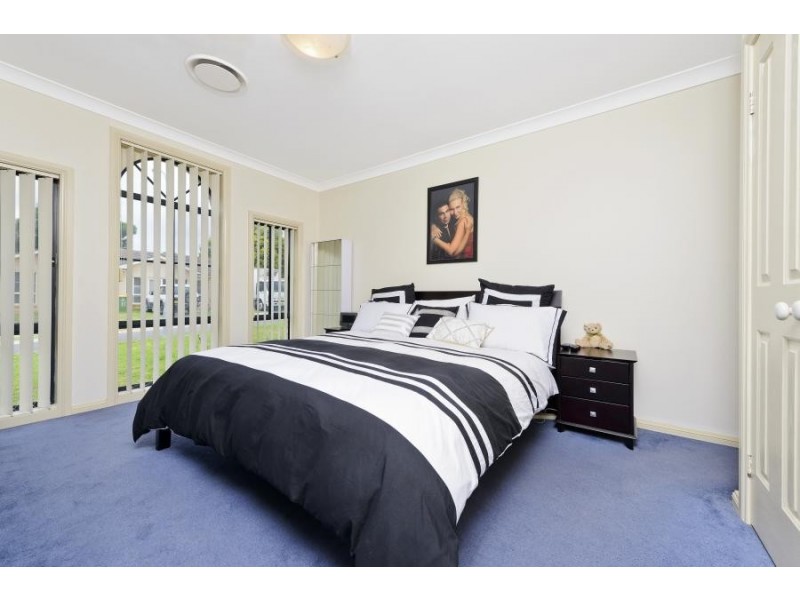 5 Windeyer Place, St Helens Park NSW 2560