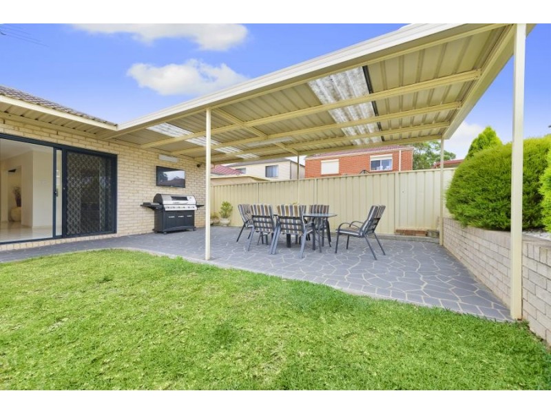 5 Windeyer Place, St Helens Park NSW 2560