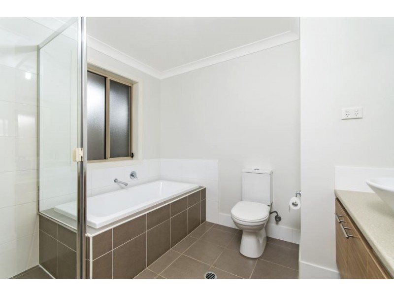 8 Tinderry Avenue, Minto NSW 2566