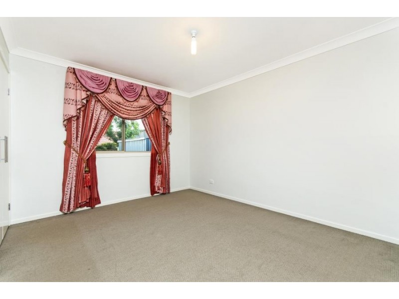 8 Tinderry Avenue, Minto NSW 2566