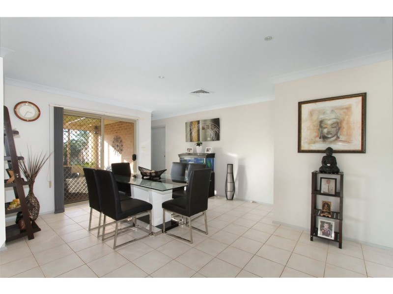 14 Ashburton Drive, Albion Park NSW 2527