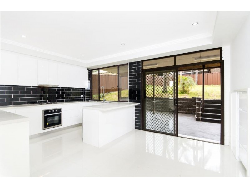 33 Fluorite Place, Eagle Vale NSW 2558