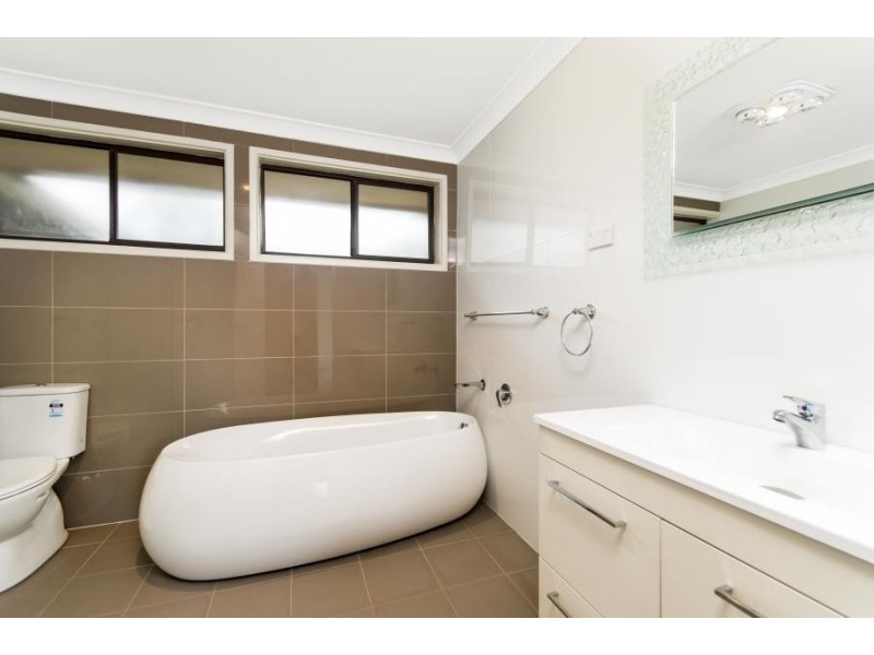 33 Fluorite Place, Eagle Vale NSW 2558