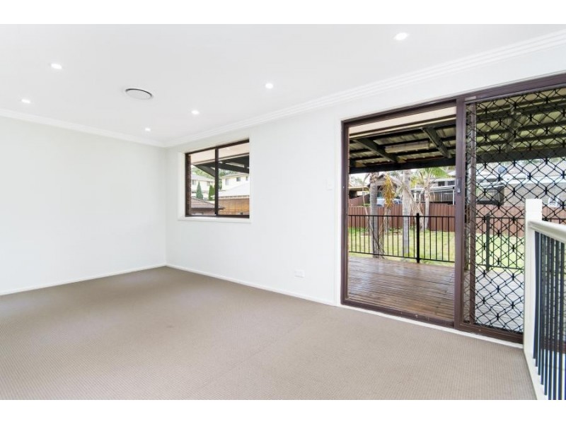 33 Fluorite Place, Eagle Vale NSW 2558