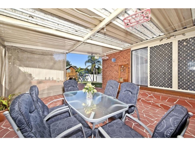 4 Ohlfsen Road, Minto NSW 2566