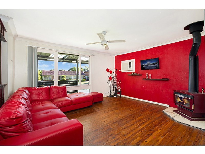 22 Pinaroo Crescent, Bradbury NSW 2560