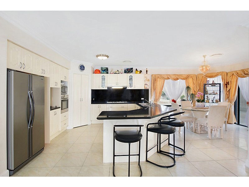 31 Fullerton Circuit, St Helens Park NSW 2560