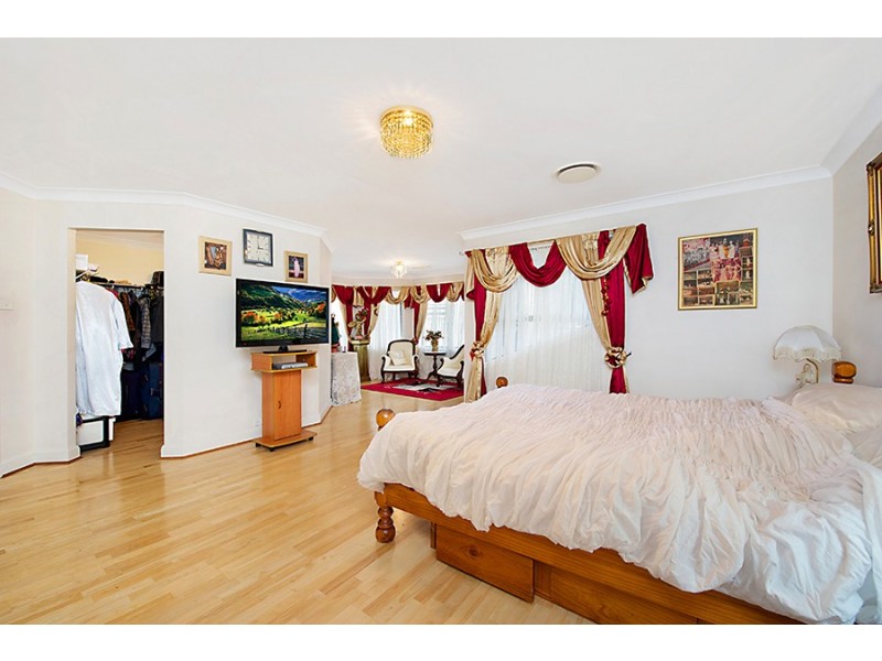31 Fullerton Circuit, St Helens Park NSW 2560