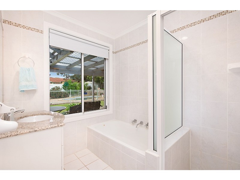 4 Jull Place, St Helens Park NSW 2560