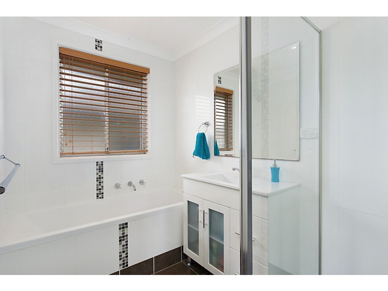 61 Pinaroo Crescent, Bradbury NSW 2560