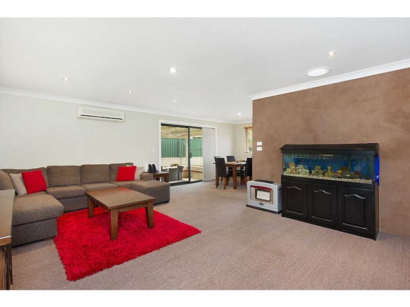 61 Pinaroo Crescent, Bradbury NSW 2560