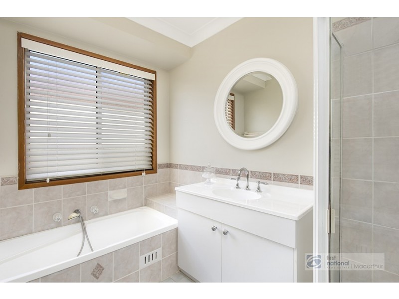 3 Greenwood Place, St Helens Park NSW 2560