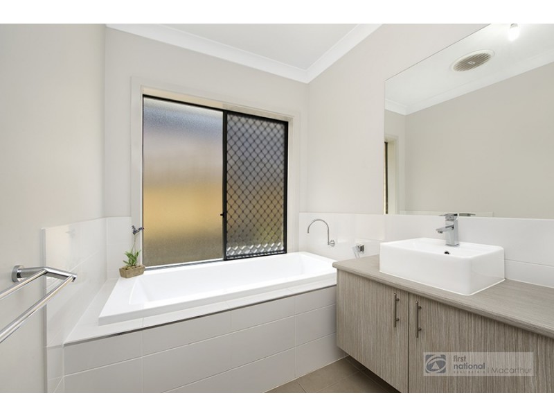 6 Cathedral Avenue, Minto NSW 2566