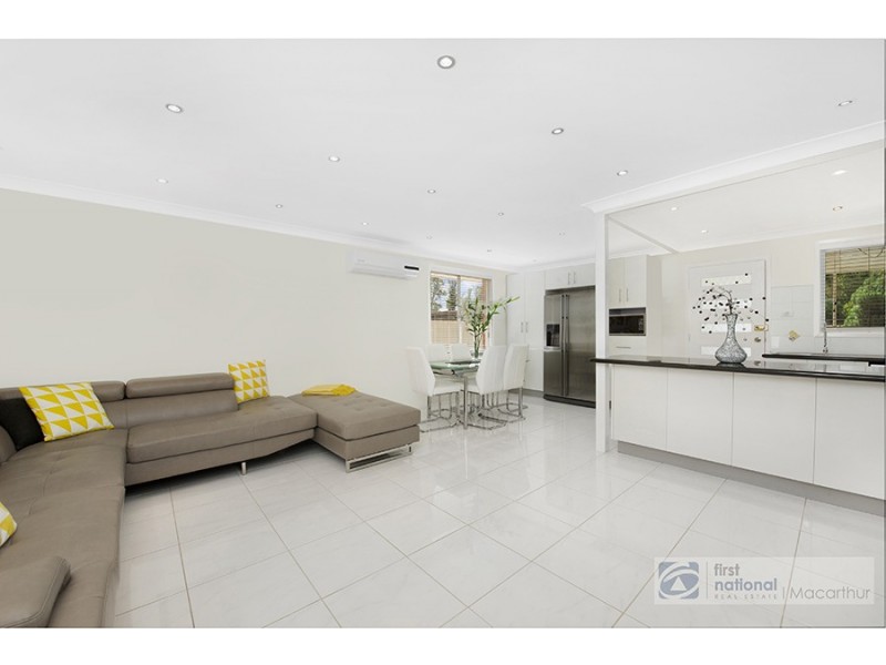 10 Frontignan Street, Eschol Park NSW 2558