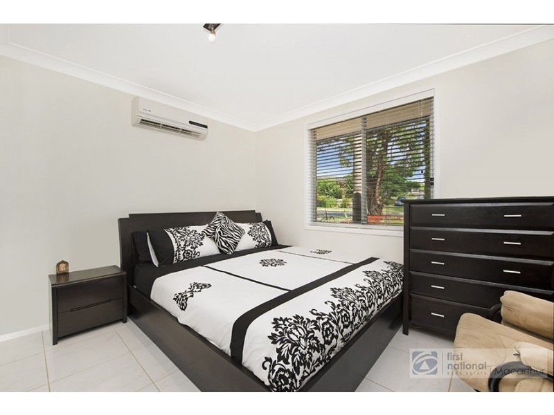 10 Frontignan Street, Eschol Park NSW 2558