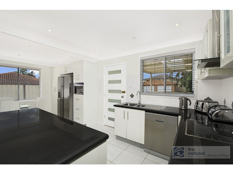 10 Frontignan Street, Eschol Park NSW 2558