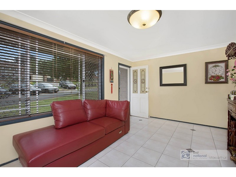9 Glenella Way, Minto NSW 2566