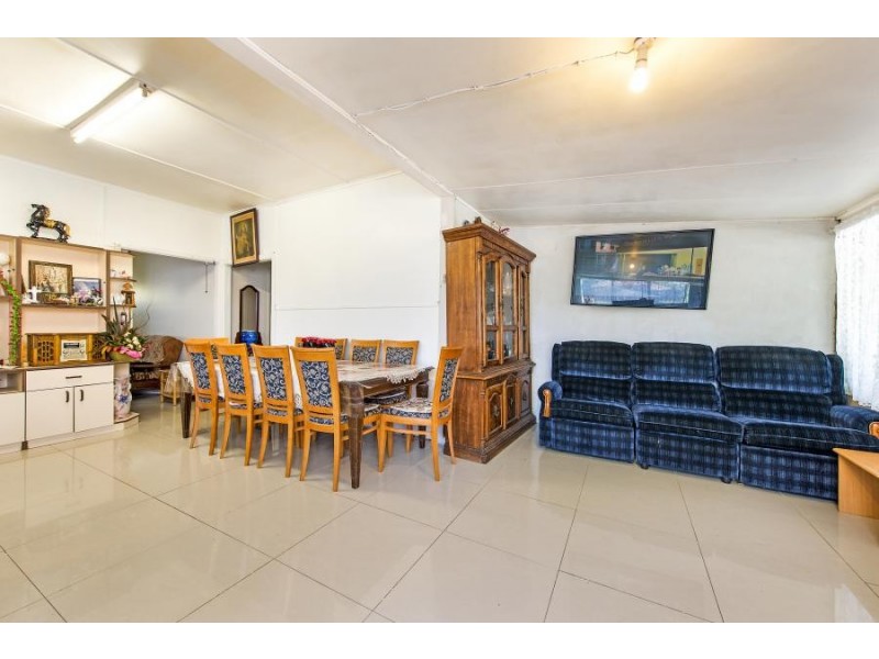 27 Eagleview Road, Minto NSW 2566