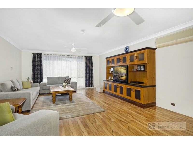 72 Crommelin Crescent, St Helens Park NSW 2560