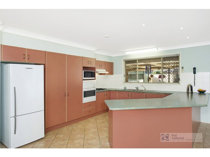 72 Crommelin Crescent, St Helens Park NSW 2560