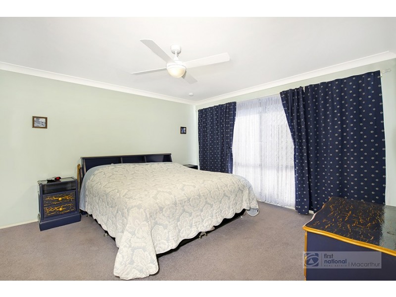 72 Crommelin Crescent, St Helens Park NSW 2560