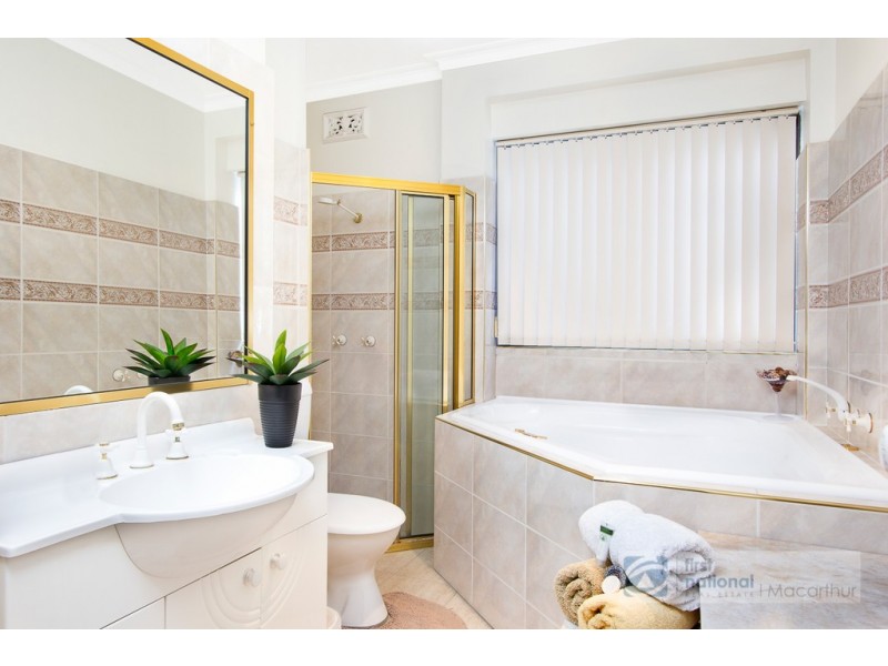 7 Moffat Place, Minto NSW 2566