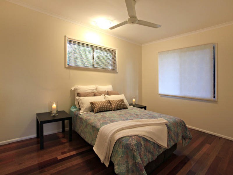 4 Robyn Street, Chapel Hill QLD 4069