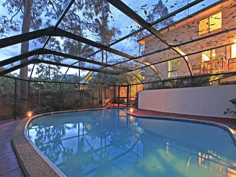 4 Robyn Street, Chapel Hill QLD 4069