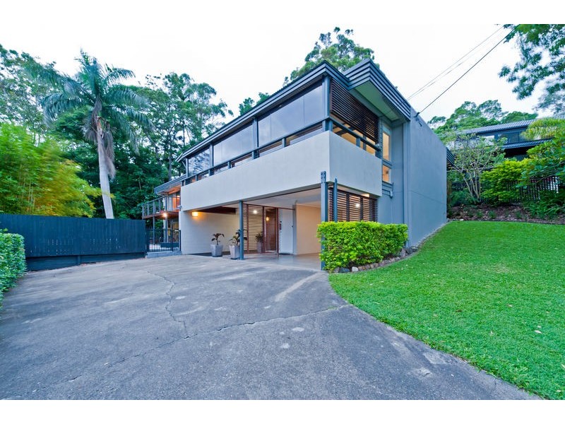 8 Aurora Crescent, Kenmore QLD 4069