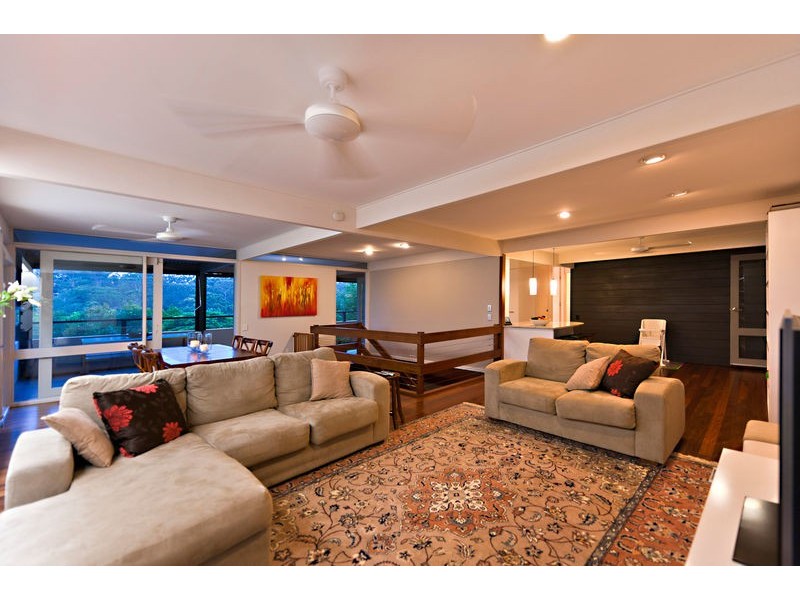 8 Aurora Crescent, Kenmore QLD 4069