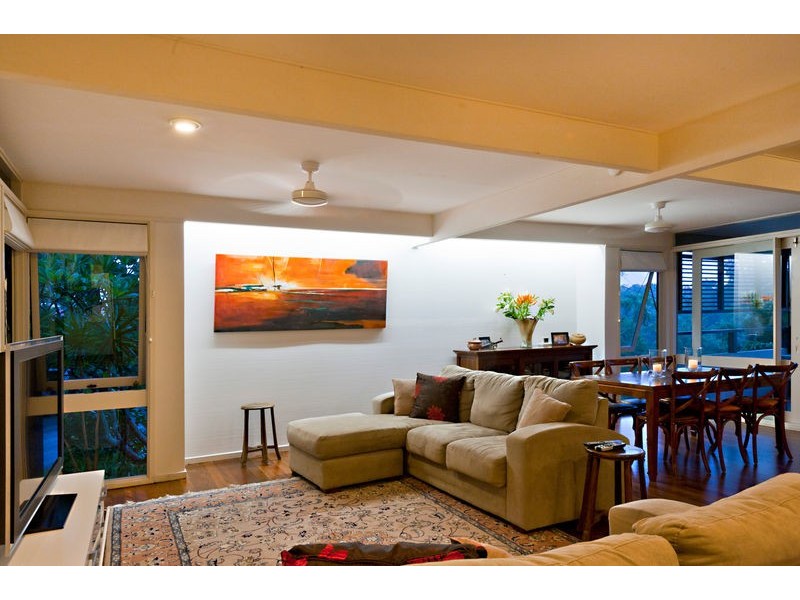 8 Aurora Crescent, Kenmore QLD 4069