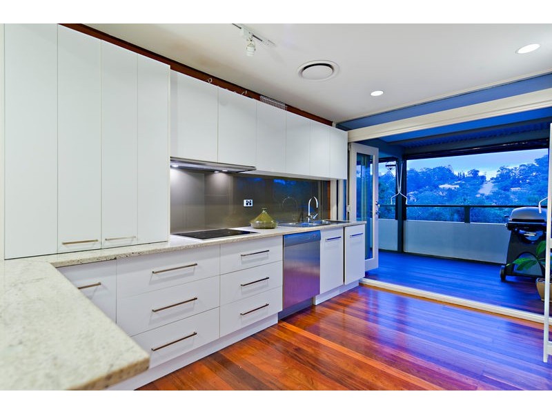 8 Aurora Crescent, Kenmore QLD 4069