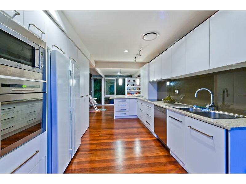 8 Aurora Crescent, Kenmore QLD 4069