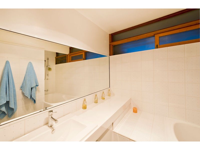 8 Aurora Crescent, Kenmore QLD 4069