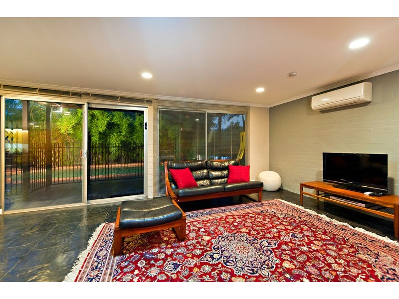 8 Aurora Crescent, Kenmore QLD 4069