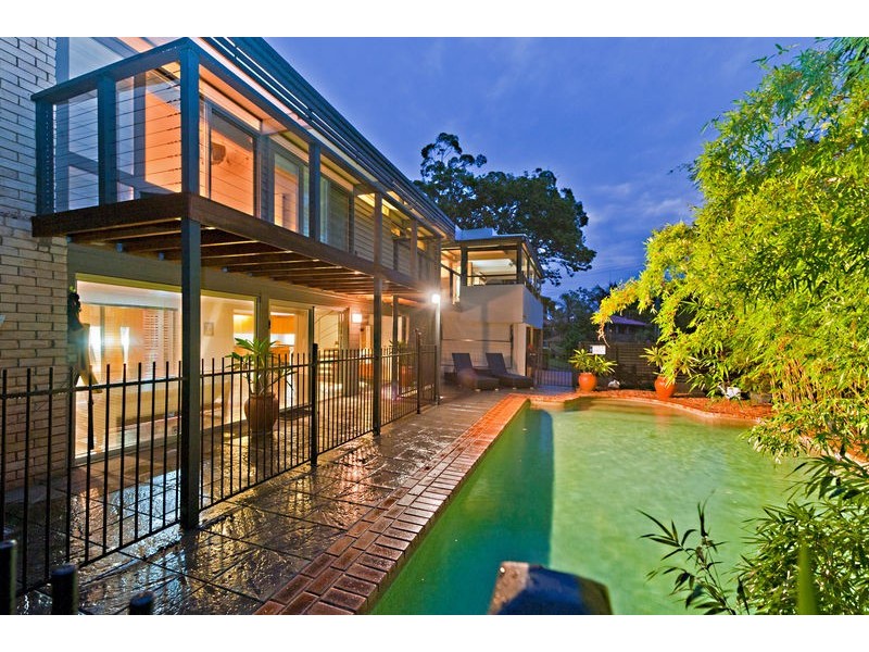 8 Aurora Crescent, Kenmore QLD 4069